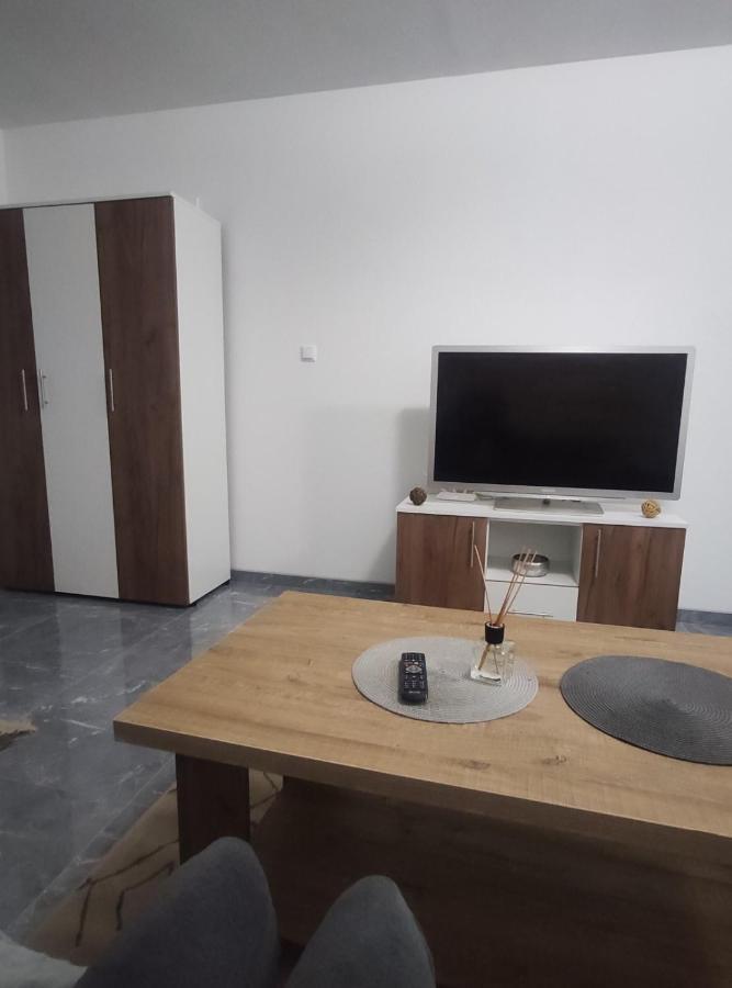 Apartmán Neer Zivinice Exteriér fotografie